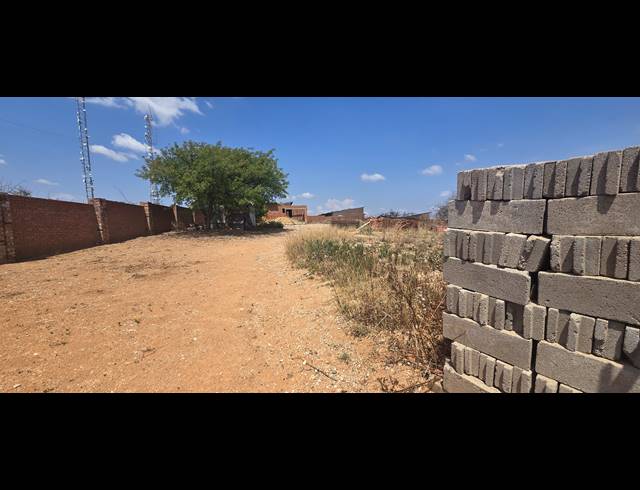 2,660M² VACANT LAND FOR SALE IN STERPARK